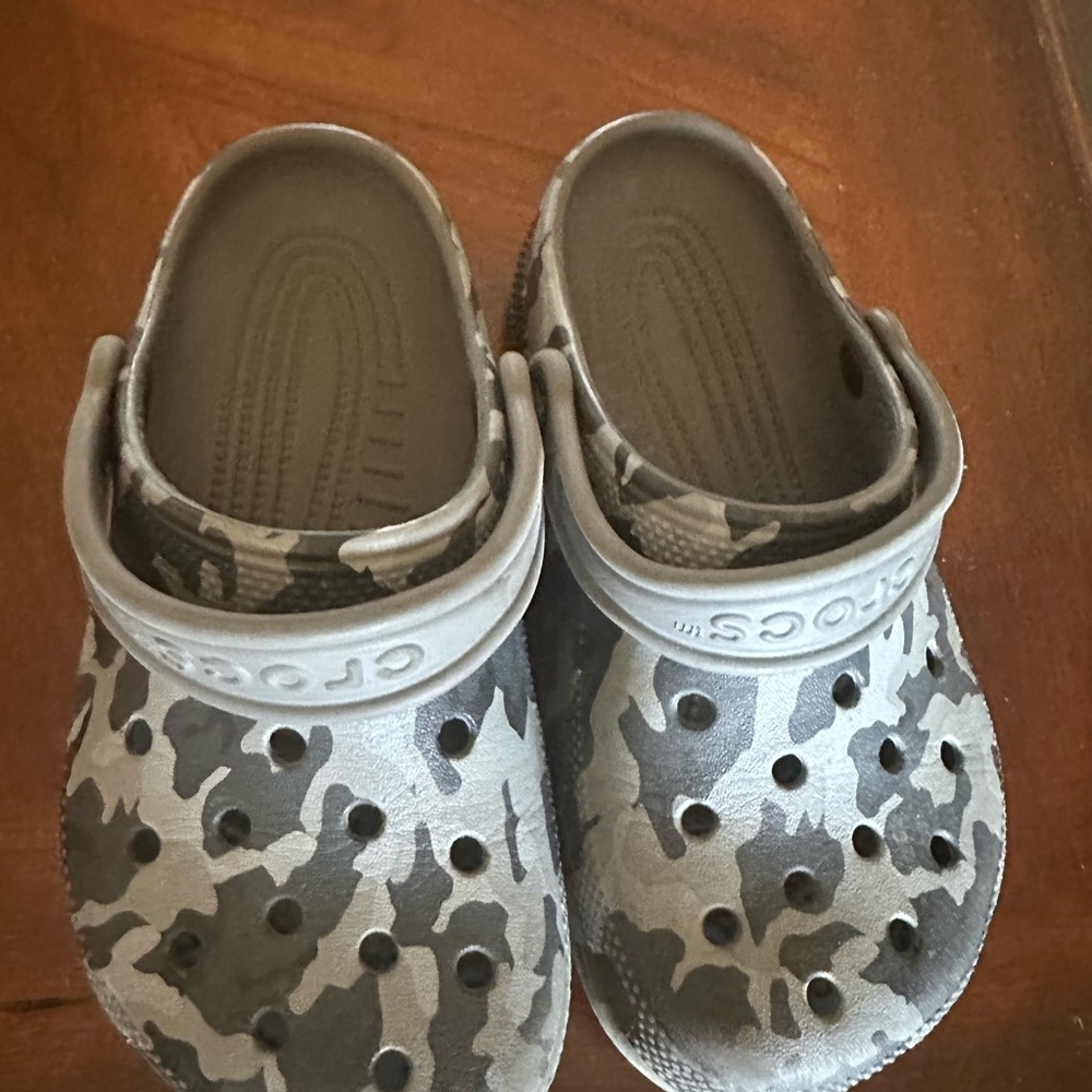 CROCS Kids' Gray Camo Classic Clog